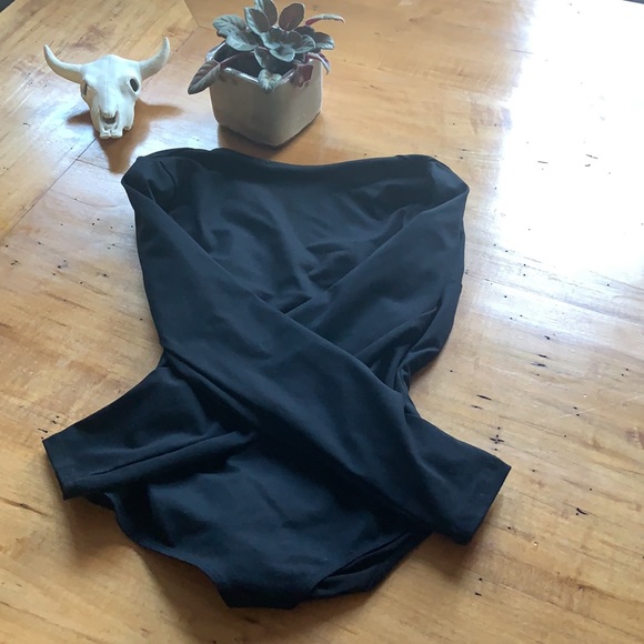 ❤️ V neck Forever 21 bodysuit - Picture 3 of 3